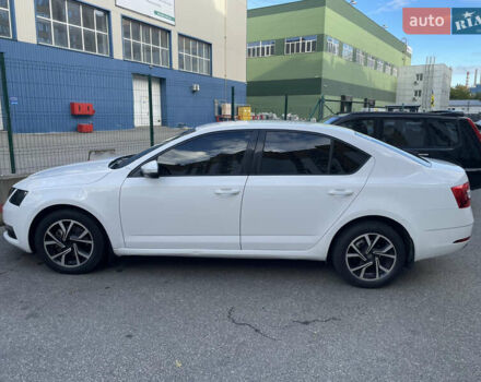 Шкода Октавія 2017 у Києві на Automoto.ua Білий Шкода Октавія, об'ємом двигуна 1.4 л та пробігом 120 тис. км за 13700 $, фото 3 на Automoto.ua