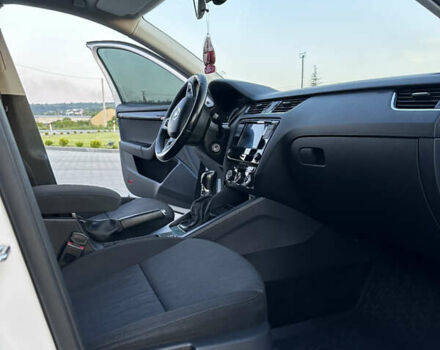 Білий Шкода Октавія, об'ємом двигуна 1.6 л та пробігом 221 тис. км за 13999 $, фото 6 на Automoto.ua