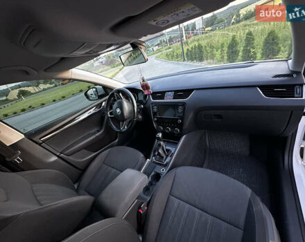 Білий Шкода Октавія, об'ємом двигуна 1.6 л та пробігом 221 тис. км за 13999 $, фото 9 на Automoto.ua