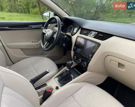 Білий Шкода Октавія, об'ємом двигуна 2 л та пробігом 270 тис. км за 14000 $, фото 42 на Automoto.ua