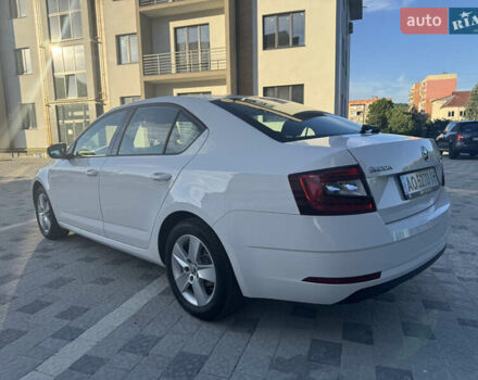 Белый Шкода Октавия, объемом двигателя 1.6 л и пробегом 202 тыс. км за 12500 $, фото 4 на Automoto.ua