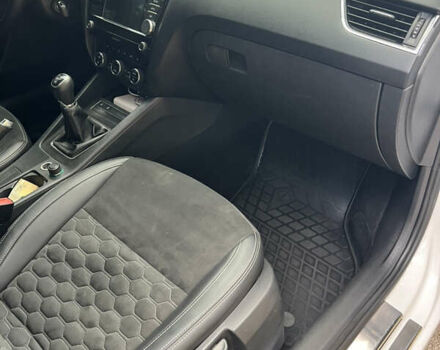 Белый Шкода Октавия, объемом двигателя 1.6 л и пробегом 268 тыс. км за 14500 $, фото 7 на Automoto.ua