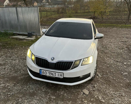 Белый Шкода Октавия, объемом двигателя 1.6 л и пробегом 320 тыс. км за 10600 $, фото 1 на Automoto.ua