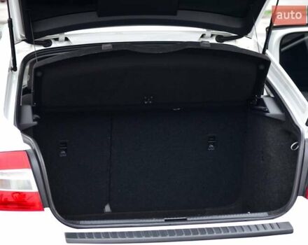 Белый Шкода Октавия, объемом двигателя 1.8 л и пробегом 130 тыс. км за 15555 $, фото 24 на Automoto.ua