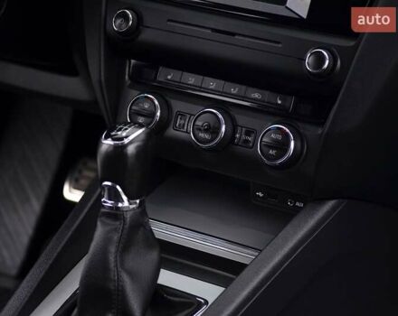 Белый Шкода Октавия, объемом двигателя 1.8 л и пробегом 130 тыс. км за 15555 $, фото 22 на Automoto.ua