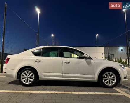 Белый Шкода Октавия, объемом двигателя 1.6 л и пробегом 247 тыс. км за 12800 $, фото 3 на Automoto.ua