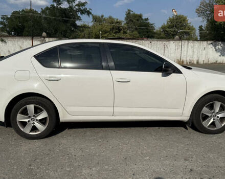 Белый Шкода Октавия, объемом двигателя 1.8 л и пробегом 150 тыс. км за 12900 $, фото 5 на Automoto.ua