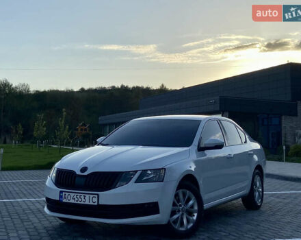 Белый Шкода Октавия, объемом двигателя 1.97 л и пробегом 238 тыс. км за 13750 $, фото 1 на Automoto.ua