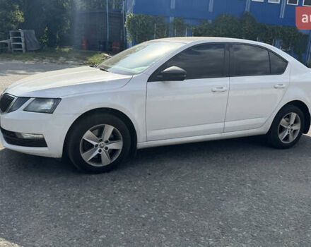 Белый Шкода Октавия, объемом двигателя 1.8 л и пробегом 150 тыс. км за 12900 $, фото 1 на Automoto.ua