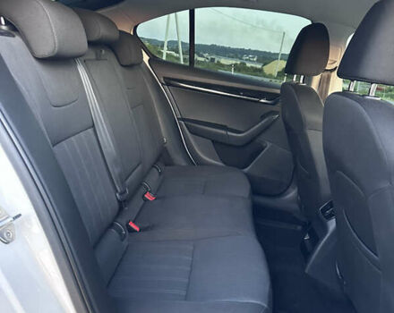 Білий Шкода Октавія, об'ємом двигуна 1.6 л та пробігом 221 тис. км за 13999 $, фото 8 на Automoto.ua