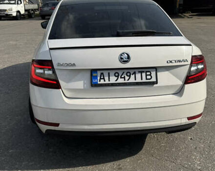 Белый Шкода Октавия, объемом двигателя 1.8 л и пробегом 150 тыс. км за 12900 $, фото 3 на Automoto.ua