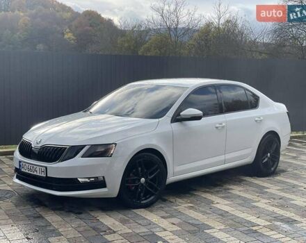 Білий Шкода Октавія, об'ємом двигуна 1.6 л та пробігом 300 тис. км за 10800 $, фото 10 на Automoto.ua