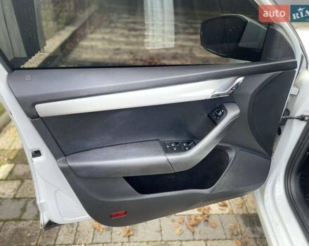 Білий Шкода Октавія, об'ємом двигуна 1.6 л та пробігом 300 тис. км за 10800 $, фото 5 на Automoto.ua