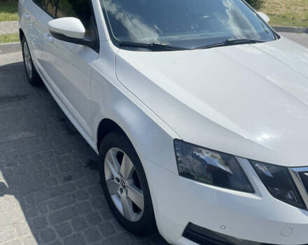 Білий Шкода Октавія, об'ємом двигуна 1.6 л та пробігом 229 тис. км за 13500 $, фото 1 на Automoto.ua