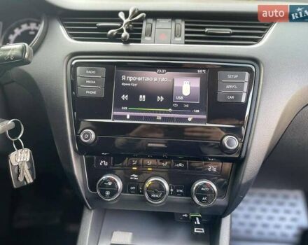 Білий Шкода Октавія, об'ємом двигуна 1.6 л та пробігом 300 тис. км за 10800 $, фото 1 на Automoto.ua