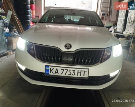 Білий Шкода Октавія, об'ємом двигуна 1.8 л та пробігом 270 тис. км за 13500 $, фото 3 на Automoto.ua