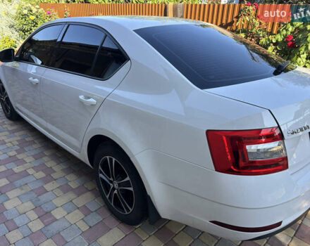 Белый Шкода Октавия, объемом двигателя 1.6 л и пробегом 230 тыс. км за 12300 $, фото 1 на Automoto.ua