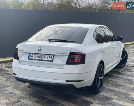 Білий Шкода Октавія, об'ємом двигуна 1.6 л та пробігом 300 тис. км за 10800 $, фото 6 на Automoto.ua