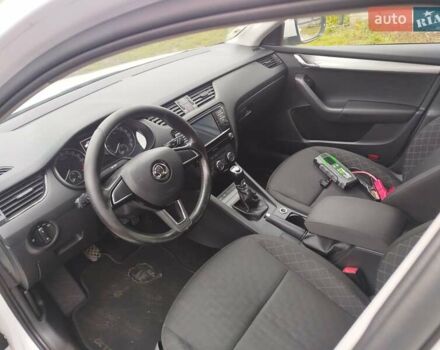 Білий Шкода Октавія, об'ємом двигуна 1.6 л та пробігом 261 тис. км за 10999 $, фото 10 на Automoto.ua