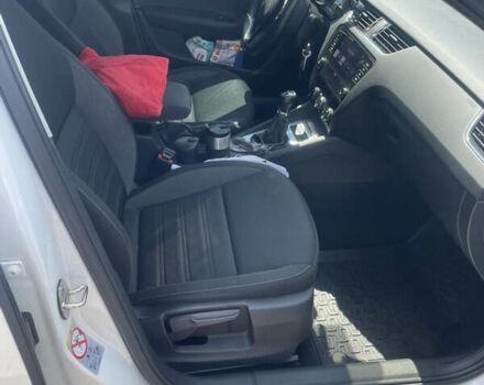Білий Шкода Октавія, об'ємом двигуна 1.6 л та пробігом 229 тис. км за 13500 $, фото 5 на Automoto.ua