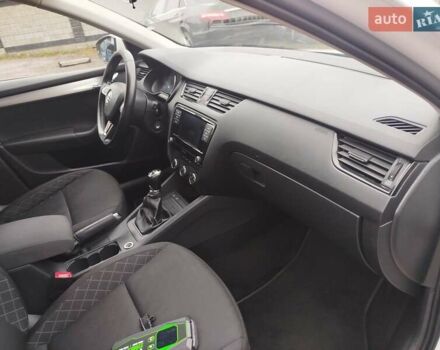 Білий Шкода Октавія, об'ємом двигуна 1.6 л та пробігом 261 тис. км за 10999 $, фото 3 на Automoto.ua