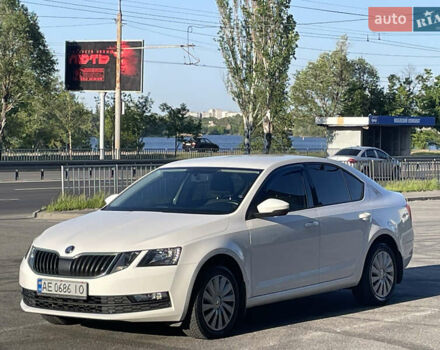 Белый Шкода Октавия, объемом двигателя 1.4 л и пробегом 131 тыс. км за 12300 $, фото 3 на Automoto.ua