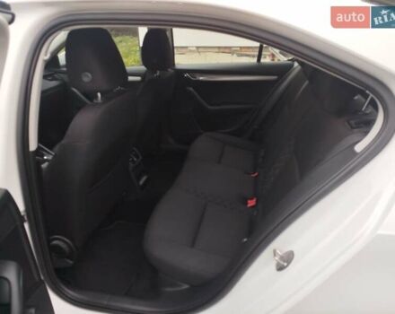 Білий Шкода Октавія, об'ємом двигуна 1.6 л та пробігом 261 тис. км за 10999 $, фото 9 на Automoto.ua