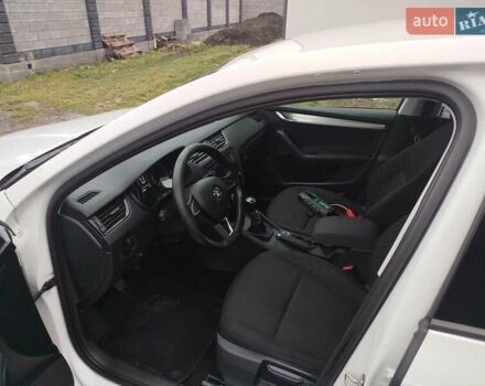 Білий Шкода Октавія, об'ємом двигуна 1.6 л та пробігом 261 тис. км за 10999 $, фото 11 на Automoto.ua