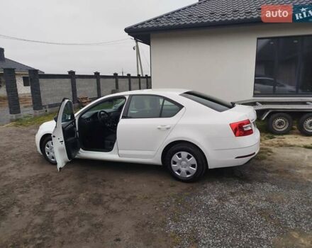 Білий Шкода Октавія, об'ємом двигуна 1.6 л та пробігом 261 тис. км за 10999 $, фото 6 на Automoto.ua