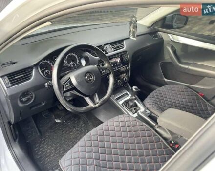 Білий Шкода Октавія, об'ємом двигуна 1.6 л та пробігом 300 тис. км за 10800 $, фото 8 на Automoto.ua