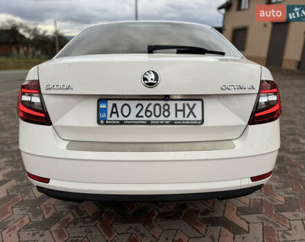 Белый Шкода Октавия, объемом двигателя 2 л и пробегом 301 тыс. км за 14700 $, фото 5 на Automoto.ua