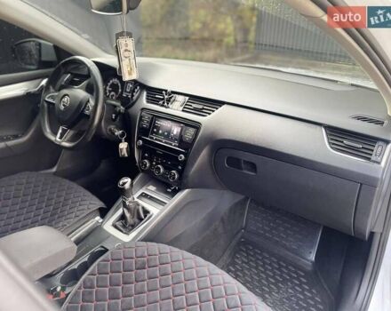 Білий Шкода Октавія, об'ємом двигуна 1.6 л та пробігом 300 тис. км за 10800 $, фото 2 на Automoto.ua