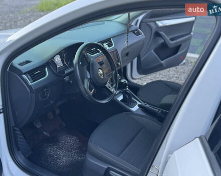 Білий Шкода Октавія, об'ємом двигуна 1.6 л та пробігом 285 тис. км за 14050 $, фото 14 на Automoto.ua