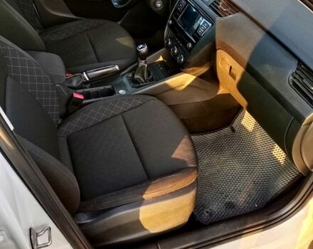 Білий Шкода Октавія, об'ємом двигуна 1.6 л та пробігом 211 тис. км за 13650 $, фото 5 на Automoto.ua