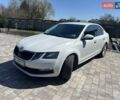 Белый Шкода Октавия, объемом двигателя 1.8 л и пробегом 230 тыс. км за 15000 $, фото 1 на Automoto.ua