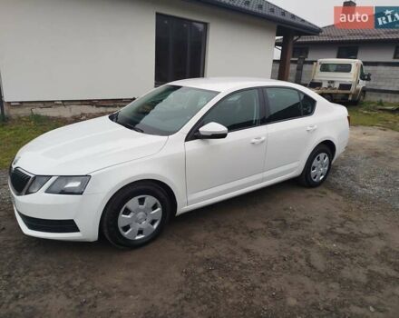 Білий Шкода Октавія, об'ємом двигуна 1.6 л та пробігом 261 тис. км за 10999 $, фото 12 на Automoto.ua