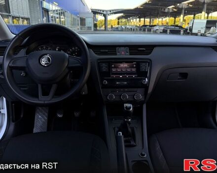 Белый Шкода Октавия, объемом двигателя 1.6 л и пробегом 127 тыс. км за 12700 $, фото 4 на Automoto.ua