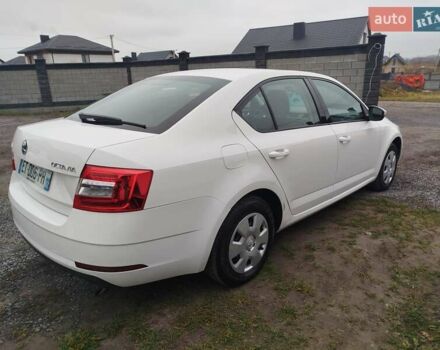 Білий Шкода Октавія, об'ємом двигуна 1.6 л та пробігом 261 тис. км за 10999 $, фото 1 на Automoto.ua