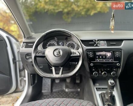 Білий Шкода Октавія, об'ємом двигуна 1.6 л та пробігом 300 тис. км за 10800 $, фото 4 на Automoto.ua