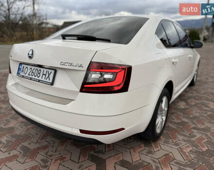 Белый Шкода Октавия, объемом двигателя 2 л и пробегом 301 тыс. км за 14700 $, фото 4 на Automoto.ua