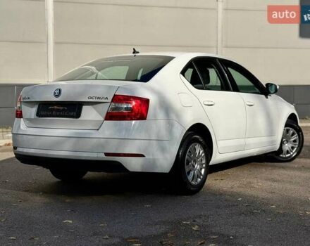 Белый Шкода Октавия, объемом двигателя 1.6 л и пробегом 62 тыс. км за 14500 $, фото 12 на Automoto.ua