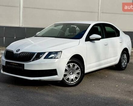 Белый Шкода Октавия, объемом двигателя 1.6 л и пробегом 62 тыс. км за 14500 $, фото 3 на Automoto.ua