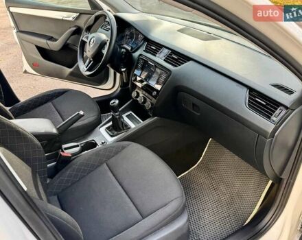 Белый Шкода Октавия, объемом двигателя 1.6 л и пробегом 62 тыс. км за 14500 $, фото 16 на Automoto.ua