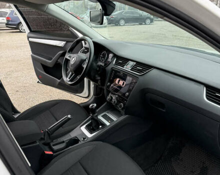 Белый Шкода Октавия, объемом двигателя 1.6 л и пробегом 64 тыс. км за 15400 $, фото 11 на Automoto.ua