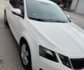 Белый Шкода Октавия, объемом двигателя 1.6 л и пробегом 224 тыс. км за 12600 $, фото 1 на Automoto.ua