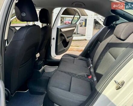 Белый Шкода Октавия, объемом двигателя 1.6 л и пробегом 62 тыс. км за 14500 $, фото 20 на Automoto.ua