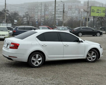 Белый Шкода Октавия, объемом двигателя 1.6 л и пробегом 64 тыс. км за 15400 $, фото 2 на Automoto.ua