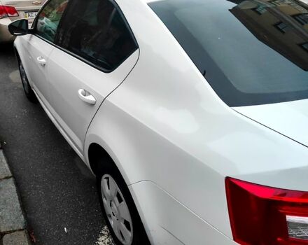 Белый Шкода Октавия, объемом двигателя 1.6 л и пробегом 209 тыс. км за 13800 $, фото 2 на Automoto.ua