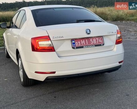 Білий Шкода Октавія, об'ємом двигуна 1.6 л та пробігом 164 тис. км за 13699 $, фото 18 на Automoto.ua