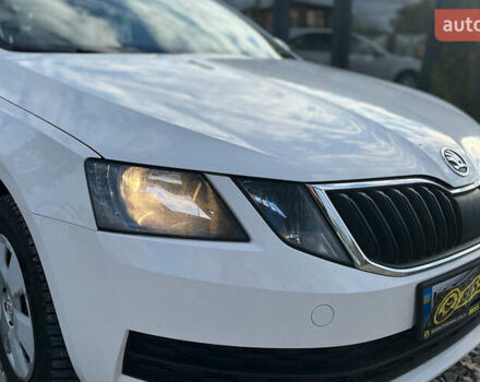 Білий Шкода Октавія, об'ємом двигуна 1.6 л та пробігом 140 тис. км за 14900 $, фото 1 на Automoto.ua